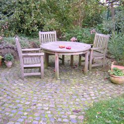 Gartenfoto sitzgruppe im Naturgarten